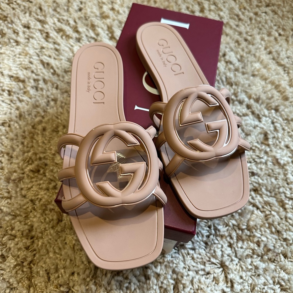 Gucci Palma Interlocking G Rubber Slide Sandals in Vintage Camel Size 10 (40)
